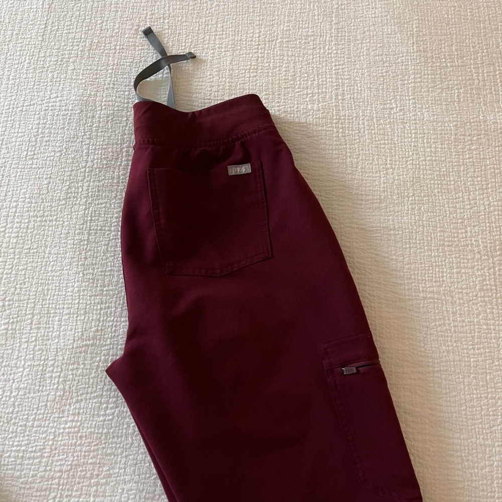 Figs joggers SM in burgundy